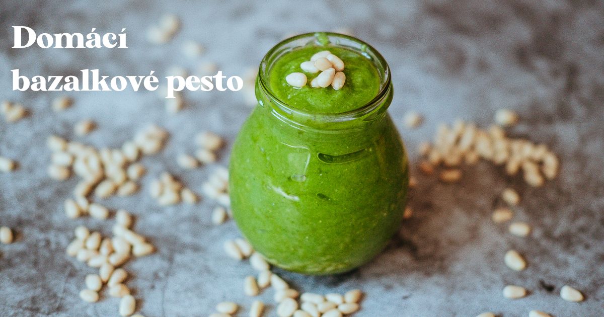 Domácí bazalkové pesto z čerstvé bazalky. Letní rychlý recept do 5 minut.