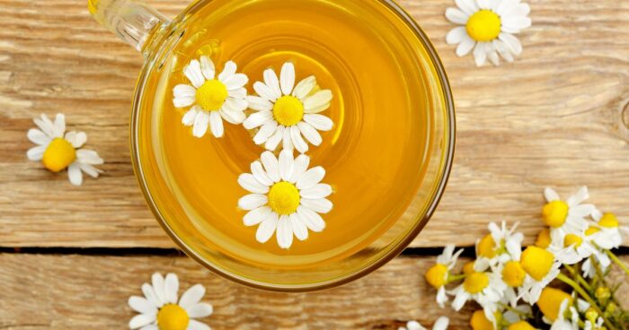Heřmánkový čaj a meduňkový čaj  přispívá k udržení pozitivní nálady, podporuje relaxaci a dobrý spánek.