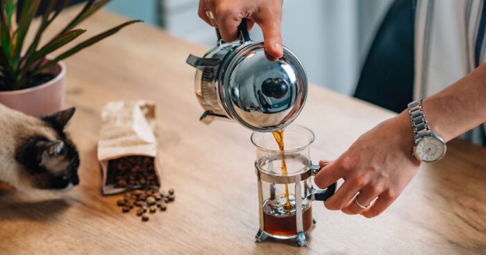 Velkou výhodou french pressu je fakt, že v něm rychle a snadno připravíte kávu pro více osob. 