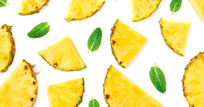 Ananas je geniální ovoce, protože obsahuje minimální množství tuku, zato je doslova napěchované vitamíny a minerály.