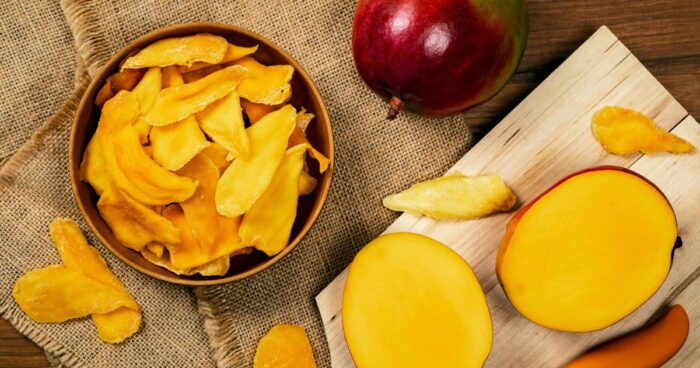 Sušené mango obsahuje spoustu živin a vitamínů a neobsahují žádný rafinovaný cukr a síru jako konzervant.