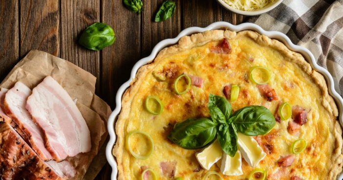 Tradiční Quiche Lorraine se peče s slaninou nebo špekem. My naopak chtěli vyzkoušet veganskou verzi slaného koláče.