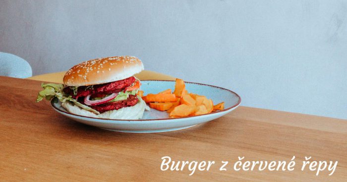 Burger z červené řepy