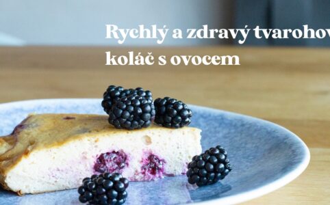 Rychlý a zdravý tvarohový koláč s ovocem (low-carb, bezlepkový)