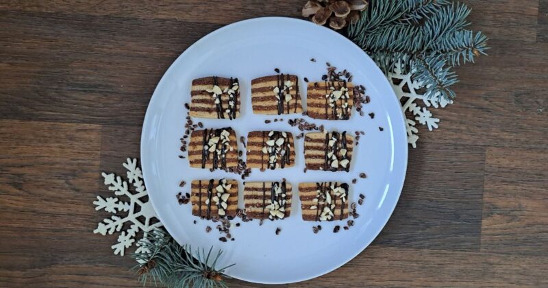 Recept: Nejlepší kakaové linecké cukroví s ořechy